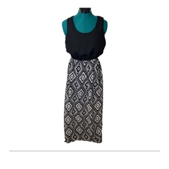 Indulge black and white geometric pattern sleeveless side slit Maxi Dress - Picture 10 of 11